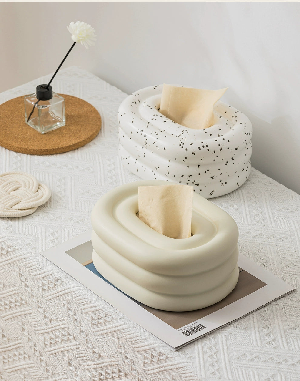 A modern ceramic tissue box cover with an oval shape, available in various stylish colorways. The cover adds a touch of contemporary elegance to home decor, seamlessly concealing tissue boxes while maintaining functional and chic design.