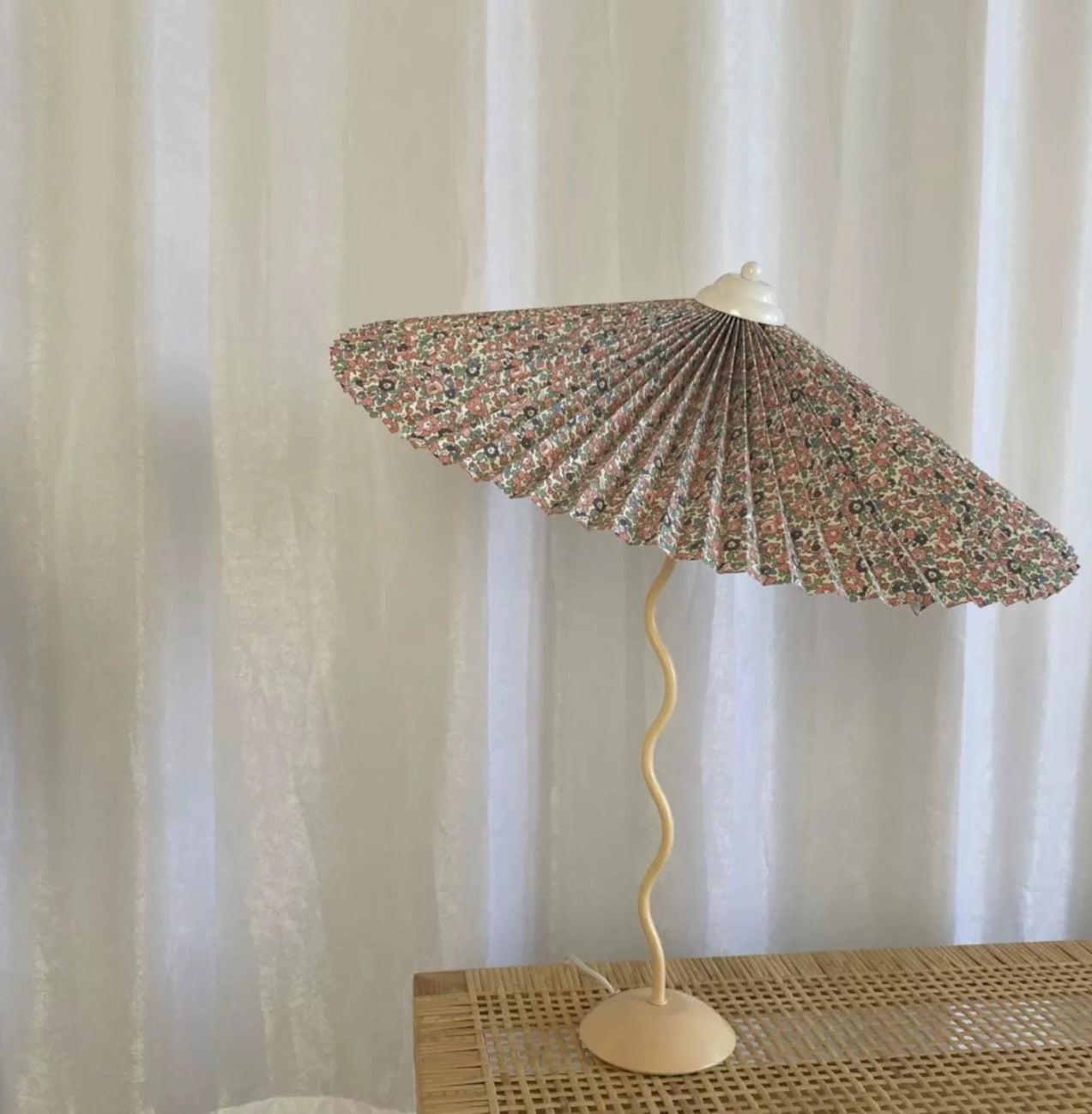 Iron base wavy table lamp with pleated shade, modern design, various colors, Domus Forge.