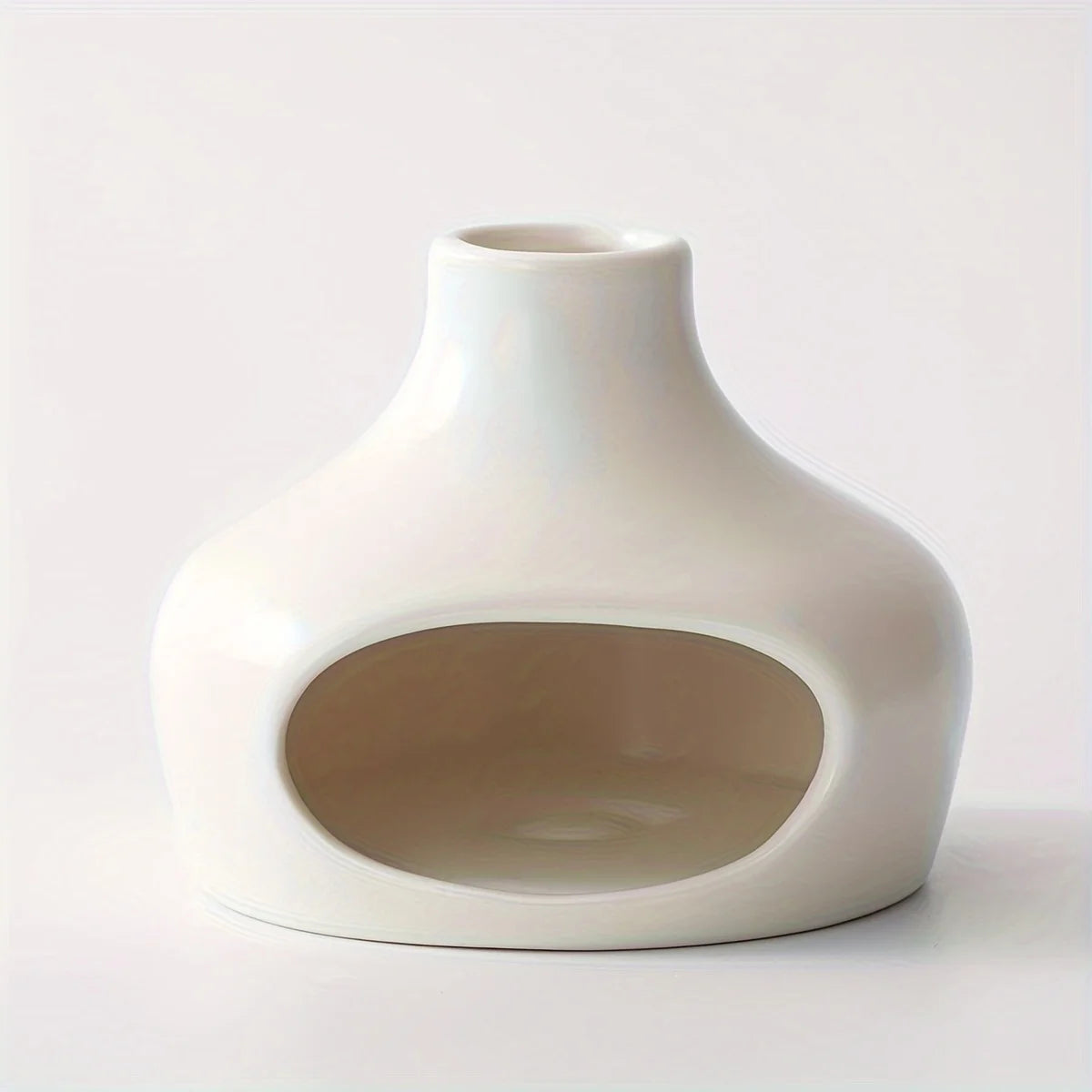 Onta Palo Santo & Sage Burner – minimalist ceramic burner with a tiny chimney design, available in black or white, perfect for compact spaces and cleansing rituals.