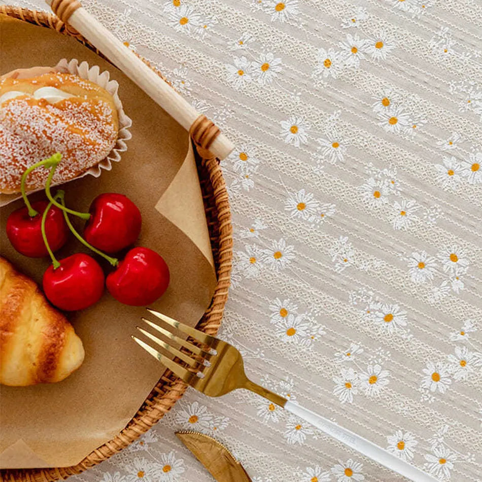 Victoria Daisy Tablecloth