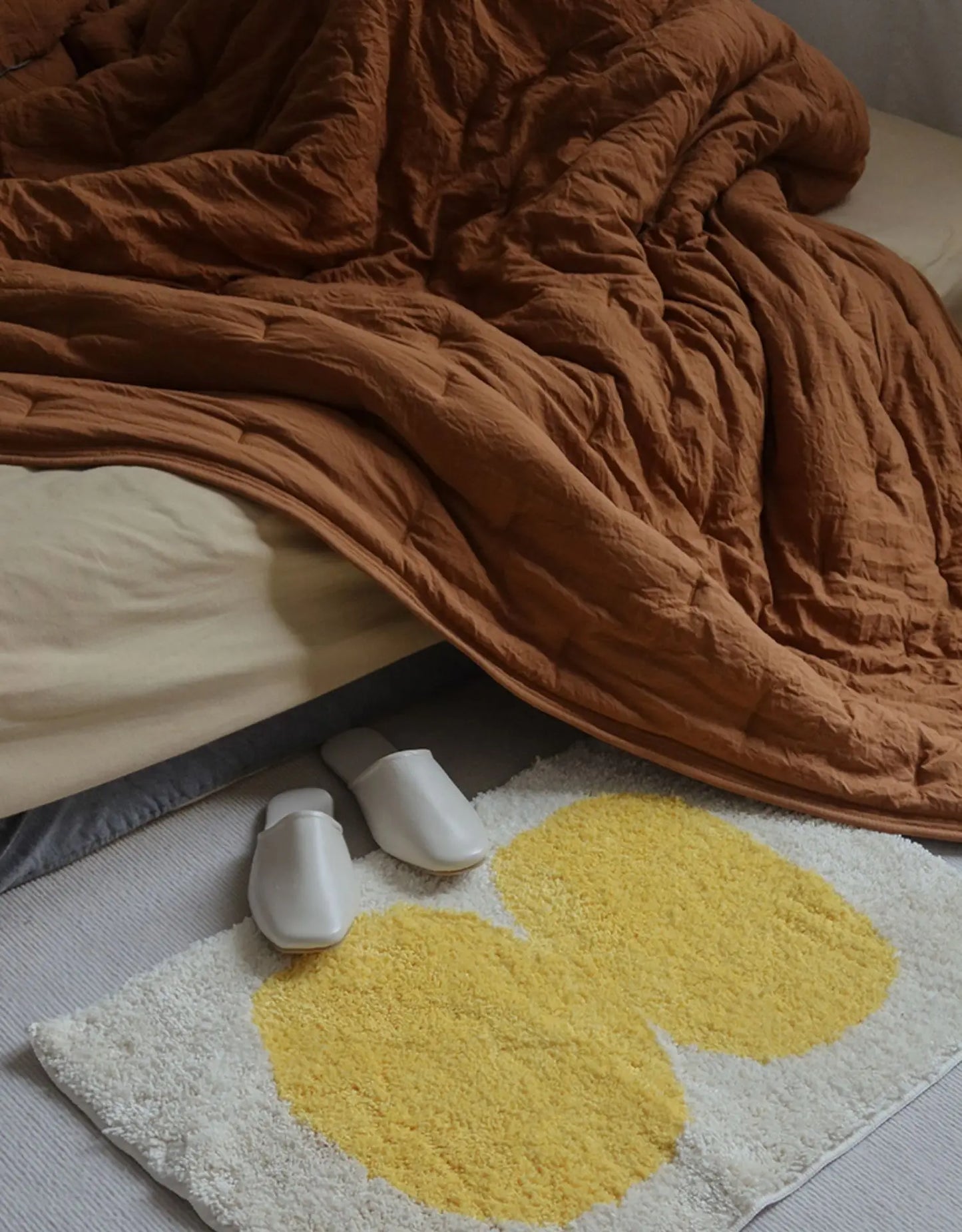 Oaklee Bath Mat featuring a plush, soft texture in various graphic styles and colors. Made from absorbent polyester with anti-slip backing, this minimalistic bath mat enhances bathroom décor while providing comfort and safety. Ideal for home décor enthusiasts seeking both style and functionality for their bathroom floor.