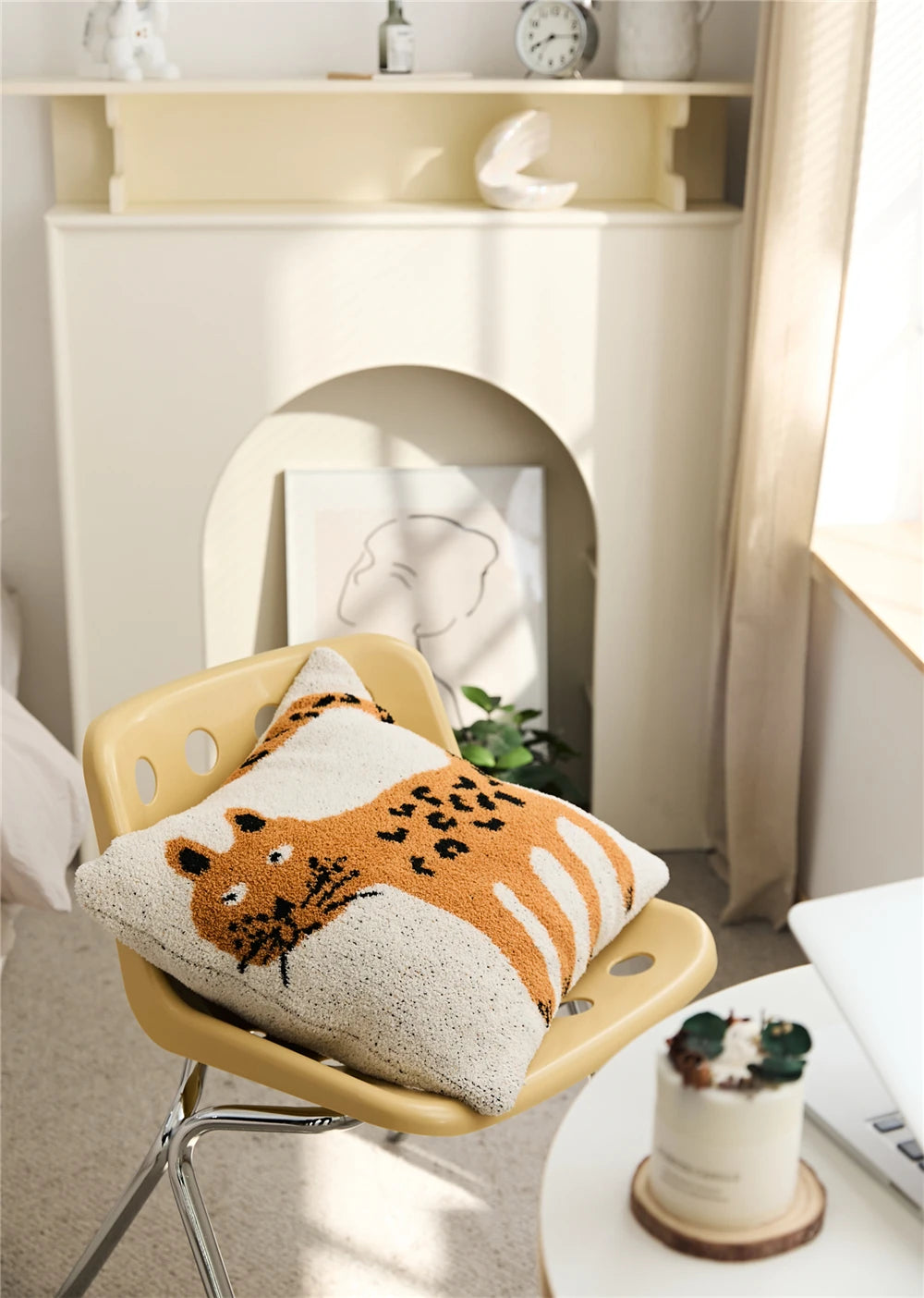 Square microfiber pillow cover with an orange-spotted cat design, adding charm and personality to home decor; 45 x 45 cm, insert not included. Ideal for creating a fun and stylish accent in any space, appealing to home decor enthusiasts.