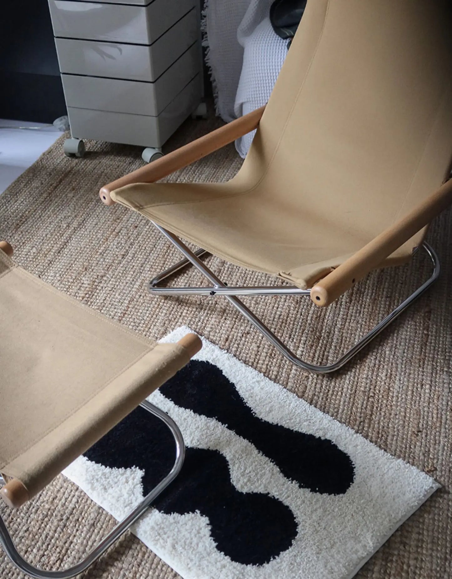 Oaklee Bath Mat featuring a plush, soft texture in various graphic styles and colors. Made from absorbent polyester with anti-slip backing, this minimalistic bath mat enhances bathroom décor while providing comfort and safety. Ideal for home décor enthusiasts seeking both style and functionality for their bathroom floor.