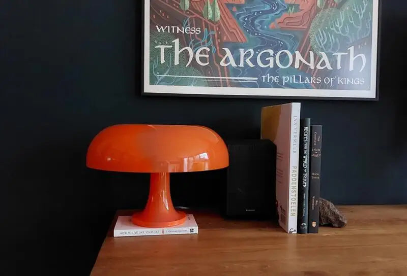 Bright modern acrylic table lamp in mushroom shape, available in various colorways - Domus Forge
