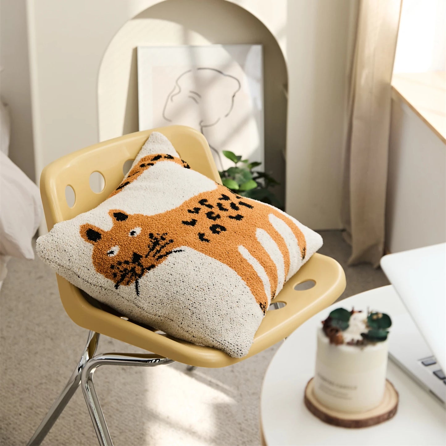 Square microfiber pillow cover with an orange-spotted cat design, adding charm and personality to home decor; 45 x 45 cm, insert not included. Ideal for creating a fun and stylish accent in any space, appealing to home decor enthusiasts.