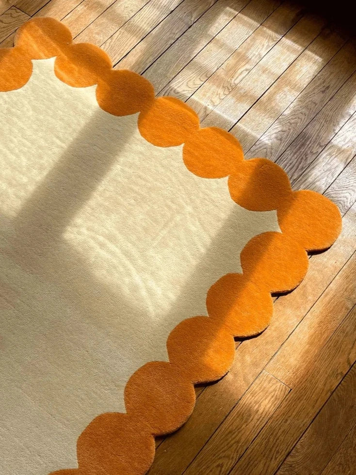 Modern plush area rug with scalloped edge, available in two colorways. Fluffy polyester with non-slip bottom - Domus Forge