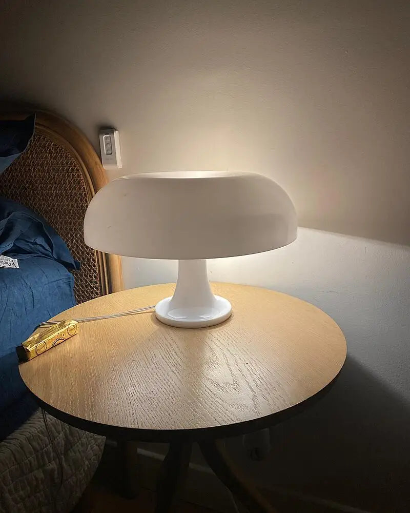 Bright modern acrylic table lamp in mushroom shape, available in various colorways - Domus Forge