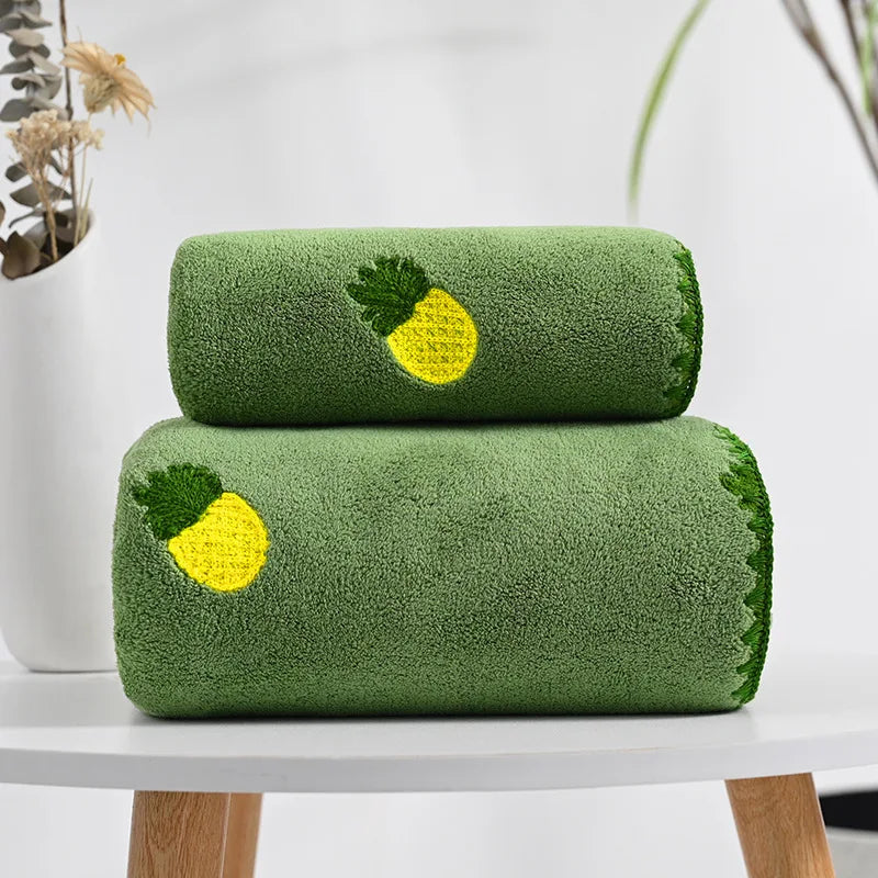 Effie Towel collection: bath and hand towels with embroidered fruit motifs, velvet feel, warm colorways, polyester and combed cotton.