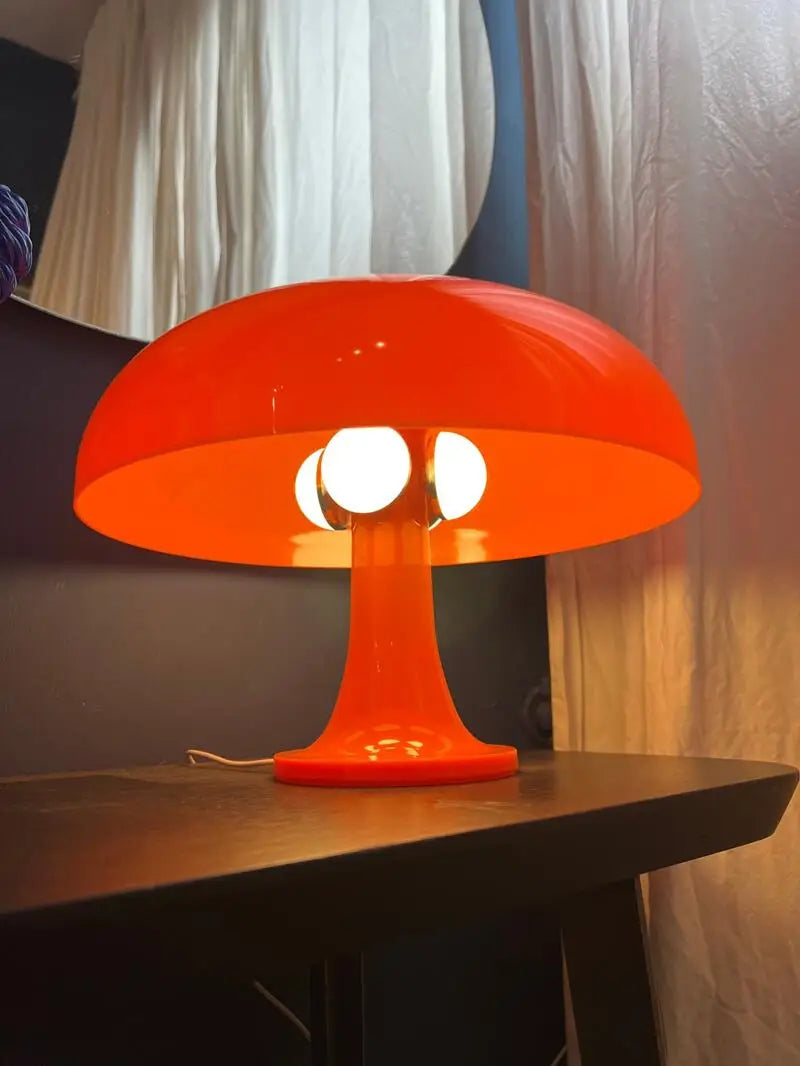 Bright modern acrylic table lamp in mushroom shape, available in various colorways - Domus Forge