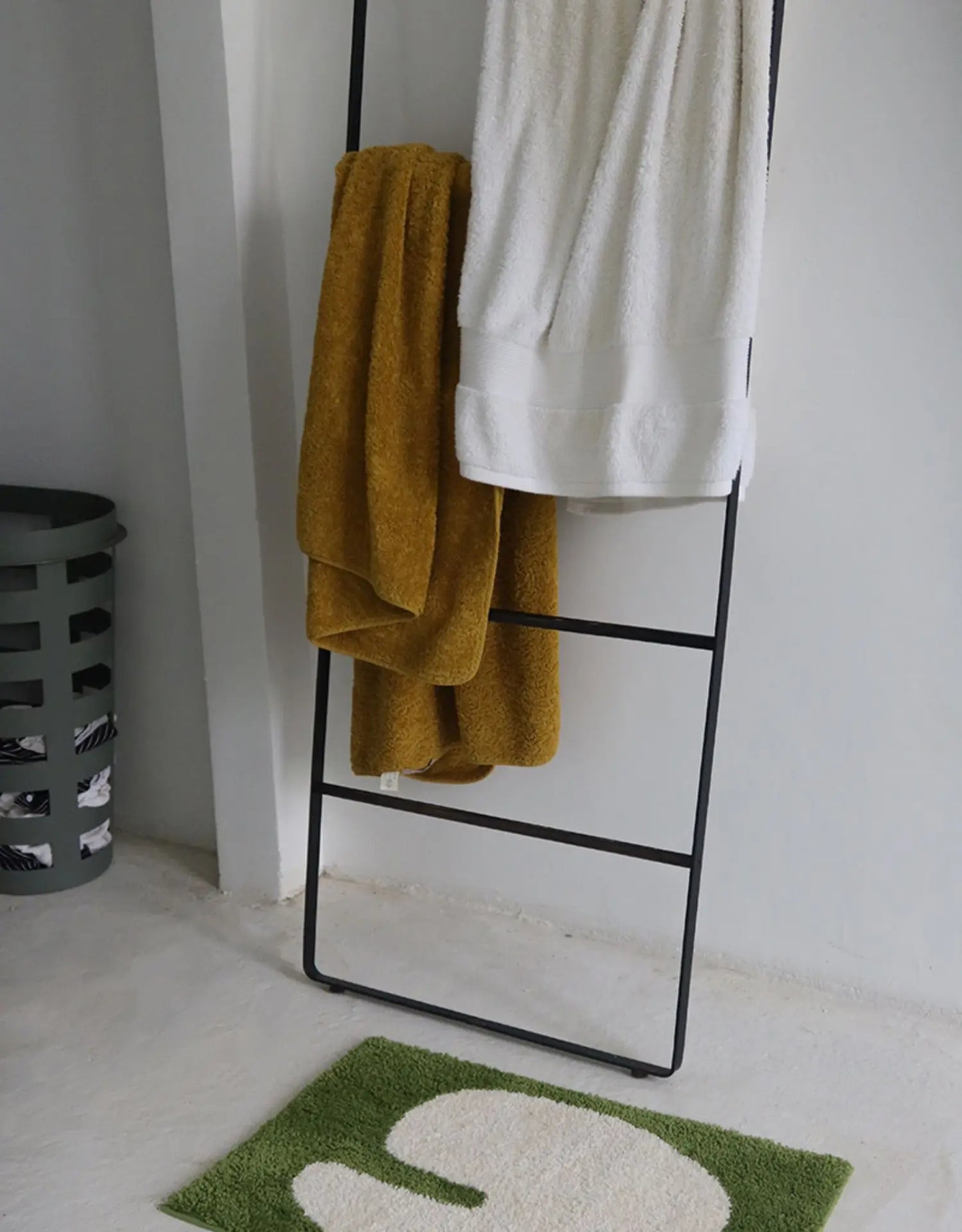 Oaklee Bath Mat featuring a plush, soft texture in various graphic styles and colors. Made from absorbent polyester with anti-slip backing, this minimalistic bath mat enhances bathroom décor while providing comfort and safety. Ideal for home décor enthusiasts seeking both style and functionality for their bathroom floor.