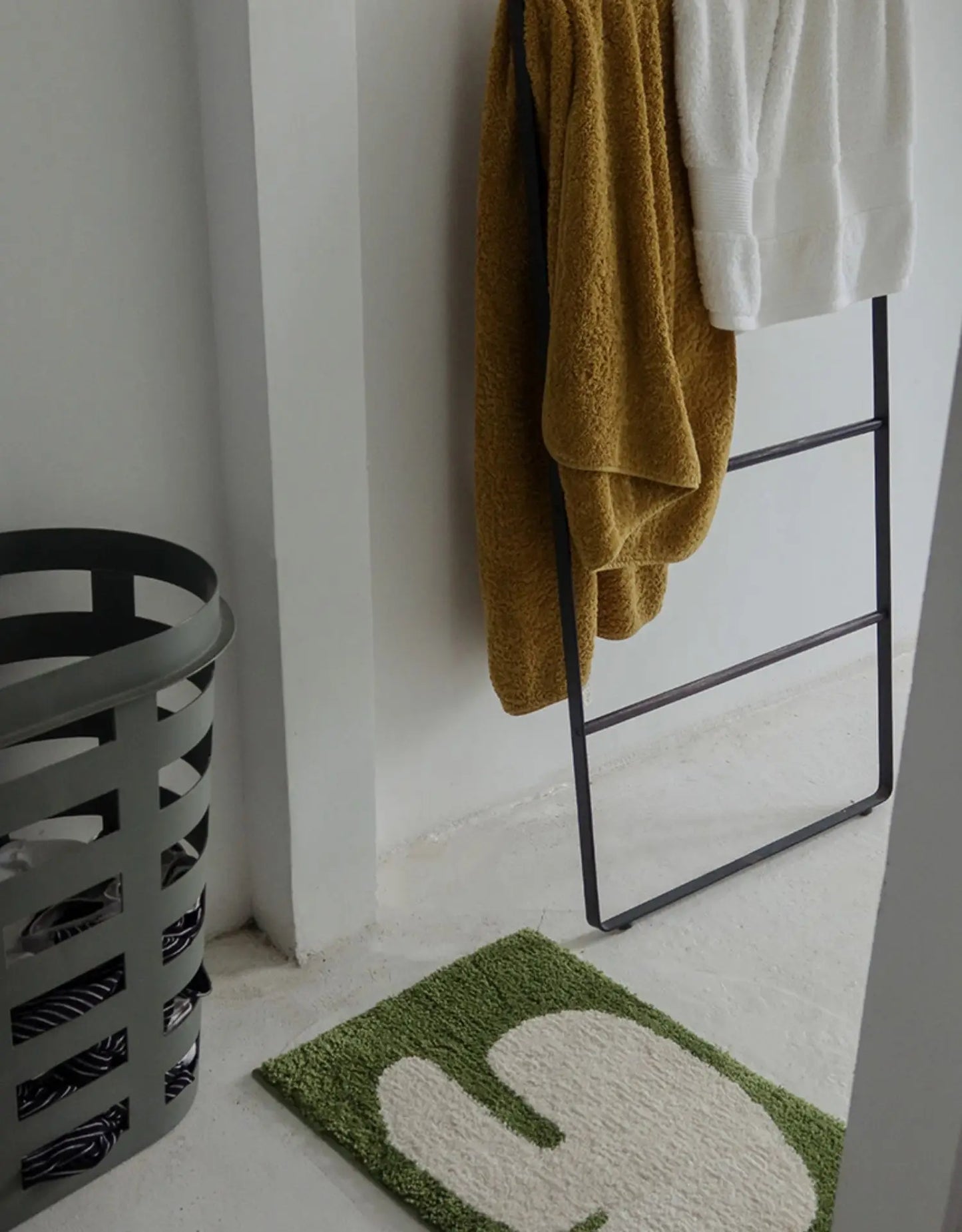Oaklee Bath Mat featuring a plush, soft texture in various graphic styles and colors. Made from absorbent polyester with anti-slip backing, this minimalistic bath mat enhances bathroom décor while providing comfort and safety. Ideal for home décor enthusiasts seeking both style and functionality for their bathroom floor.
