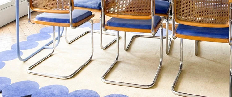 Modern plush area rug with scalloped edge, available in two colorways. Fluffy polyester with non-slip bottom - Domus Forge