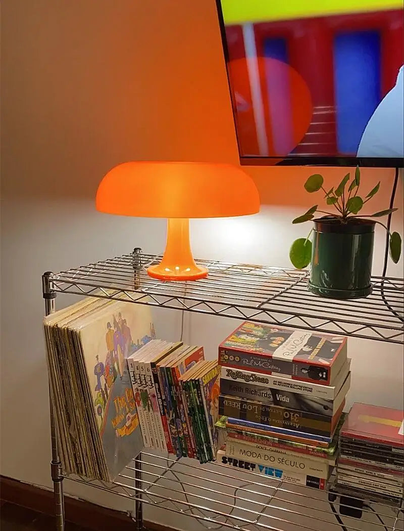 Bright modern acrylic table lamp in mushroom shape, available in various colorways - Domus Forge