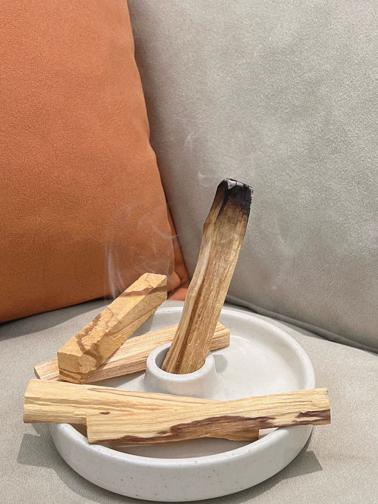 White ceramic Maeve Incense Holder with a dedicated burning plate for sage and palo santo. Elegant and purposeful, this accessory enhances the ritual of incense burning, creating a mystical ambiance in any space.