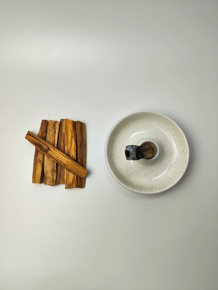 White ceramic Maeve Incense Holder with a dedicated burning plate for sage and palo santo. Elegant and purposeful, this accessory enhances the ritual of incense burning, creating a mystical ambiance in any space.