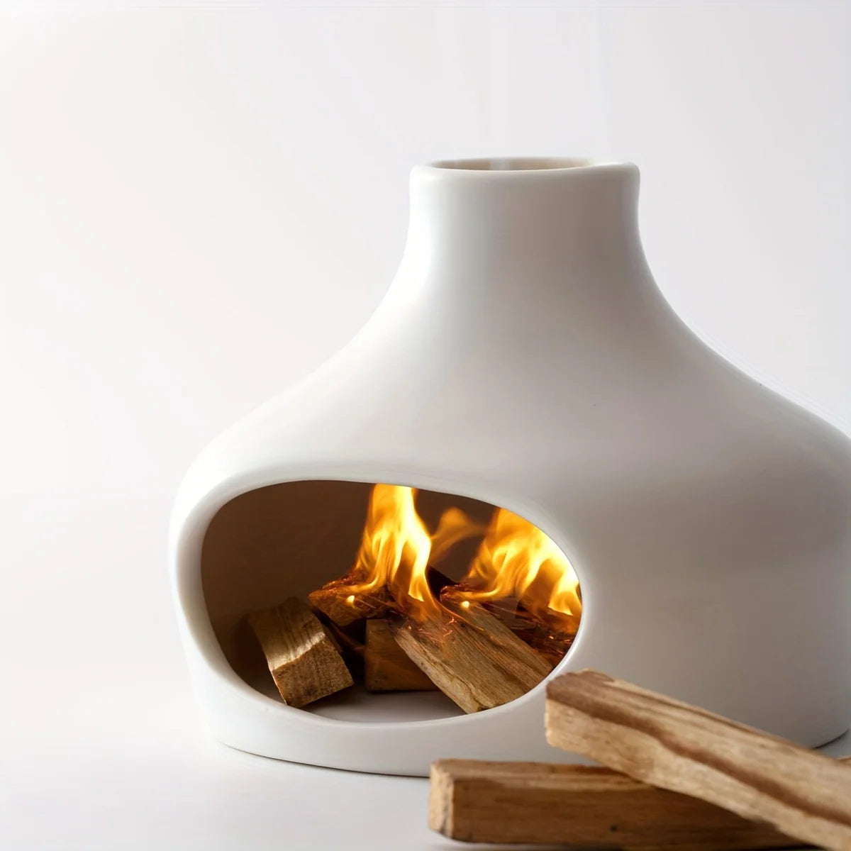 Onta Palo Santo & Sage Burner – minimalist ceramic burner with a tiny chimney design, available in black or white, perfect for compact spaces and cleansing rituals.