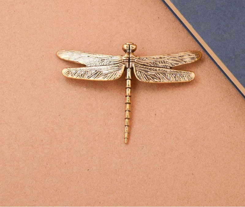 Jasper Dragonfly Decorative Object – vintage-inspired small decorative piece capturing the delicate beauty of a dragonfly, perfect for coffee tables, shelves, or nooks.